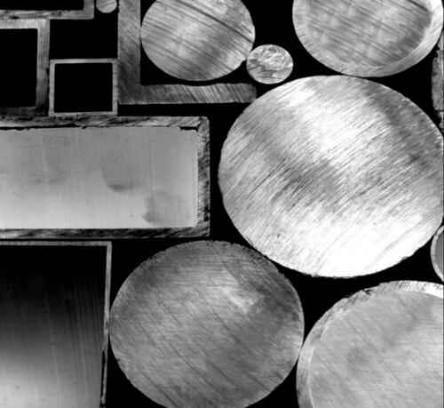 • Planchas
• Rollos en Aluminio y Acero Inoxidable
• Fittings Marca Hollaender
• Materiales para la Fabricación de Screens
• Extracciones en Aluminio
• Tornillería