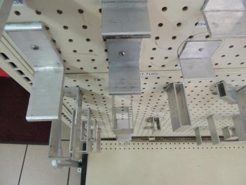 • Planchas
• Rollos en Aluminio y Acero Inoxidable
• Fittings Marca Hollaender
• Materiales para la Fabricación de Screens
• Extracciones en Aluminio
• Tornillería