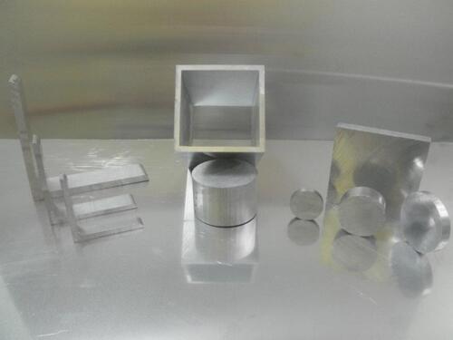 • Planchas
• Rollos en Aluminio y Acero Inoxidable
• Fittings Marca Hollaender
• Materiales para la Fabricación de Screens
• Extracciones en Aluminio
• Tornillería