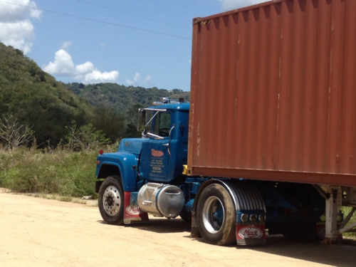 Entre nuestros servicios se encuentran los siguientes:
• Entregas a tiempo
Para Ayor Truck Line es una prioridad y satisfacción poder entregar la mercancía a tiempo ya que entendemos y nos hacemos parte de su compañía y sabemos la importancia de mantener su inventario al día y la mercancía disponibles para sus clientes.
• Transportación efectiva
Nos aseguramos que su mercancía llegue segura y en buen estado a su destino. Sistema de localización de furgones.
Mediante este servicio sabemos dónde se encuentra su furgón en todo momento y notificamos al cliente si el mismo está próximo a terminar su periodo libre ,evitando incurrir en demoras evitando cargos innecesarios.
• Respaldo en el área de logística
Este servicio tan importante ya que le ayuda a programar sus entregas más efectivamente.
• Alquiler de furgones
Alquiler de Rool Clams para el manejo de rollos de papel, trabajo que realizamos por más de cuarenta años desde el muelle hasta sus facilidades.
En Ayor Truck line Inc. Estamos constantemente mejorando e innovando para el beneficio de nuestros clientes.
Estamos convenientemente localizados en Sector Amelia, Guaynabo Puerto Rico, a sólo 5 minutos de la Zona portuaria.