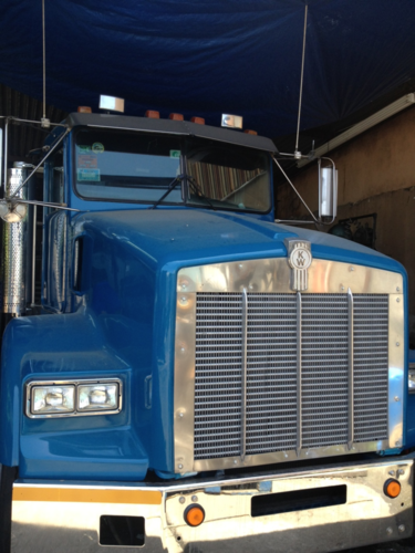 Entre nuestros servicios se encuentran los siguientes:
• Entregas a tiempo
Para Ayor Truck Line es una prioridad y satisfacción poder entregar la mercancía a tiempo ya que entendemos y nos hacemos parte de su compañía y sabemos la importancia de mantener su inventario al día y la mercancía disponibles para sus clientes.
• Transportación efectiva
Nos aseguramos que su mercancía llegue segura y en buen estado a su destino. Sistema de localización de furgones.
Mediante este servicio sabemos dónde se encuentra su furgón en todo momento y notificamos al cliente si el mismo está próximo a terminar su periodo libre ,evitando incurrir en demoras evitando cargos innecesarios.
• Respaldo en el área de logística
Este servicio tan importante ya que le ayuda a programar sus entregas más efectivamente.
• Alquiler de furgones
Alquiler de Rool Clams para el manejo de rollos de papel, trabajo que realizamos por más de cuarenta años desde el muelle hasta sus facilidades.
En Ayor Truck line Inc. Estamos constantemente mejorando e innovando para el beneficio de nuestros clientes.
Estamos convenientemente localizados en Sector Amelia, Guaynabo Puerto Rico, a sólo 5 minutos de la Zona portuaria.