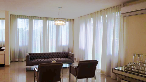                                                                                             Athenas Blinds Designs 
• Duo shades
• Cortinas roll-up
• Roman Shades
• Sliding panels
• Wood blinds
• Mini blinds
• Cortinas verticales
• Cortinas tradicionales
• Cornizas
• Balances y cortinas solar glides
                                                                                    