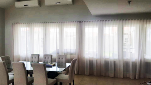                                                                                             Athenas Blinds Designs 
• Duo shades
• Cortinas roll-up
• Roman Shades
• Sliding panels
• Wood blinds
• Mini blinds
• Cortinas verticales
• Cortinas tradicionales
• Cornizas
• Balances y cortinas solar glides
                                                                                    