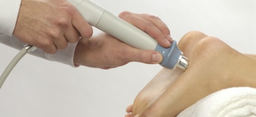 Dr. Gary M. Deresh
Cirugía ambulatoria para:
• Juanetes
• Dedos deformes
• Corrección permanente de uñeros
• Espuelones
• Fascitis plantar
• Callosidades
• Lesiones en la piel