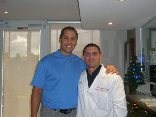                                                                                             Tort Orthopaedic Institute
• Artroscopias y reemplazos de hombro, rodilla y cadera
• Especialista en lesiones de hombro, rodilla, cadera y codo
• Lesiones de cartílago, meniscos, ligamentos y tendones
• Fracturas de hombro
• Cirugía Robótica
                                                                                    