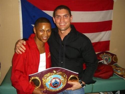                                                                                             Tort Orthopaedic Institute
• Artroscopias y reemplazos de hombro, rodilla y cadera
• Especialista en lesiones de hombro, rodilla, cadera y codo
• Lesiones de cartílago, meniscos, ligamentos y tendones
• Fracturas de hombro
• Cirugía Robótica
                                                                                    