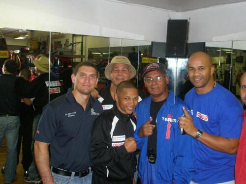                                                                                             Tort Orthopaedic Institute
• Artroscopias y reemplazos de hombro, rodilla y cadera
• Especialista en lesiones de hombro, rodilla, cadera y codo
• Lesiones de cartílago, meniscos, ligamentos y tendones
• Fracturas de hombro
• Cirugía Robótica
                                                                                    