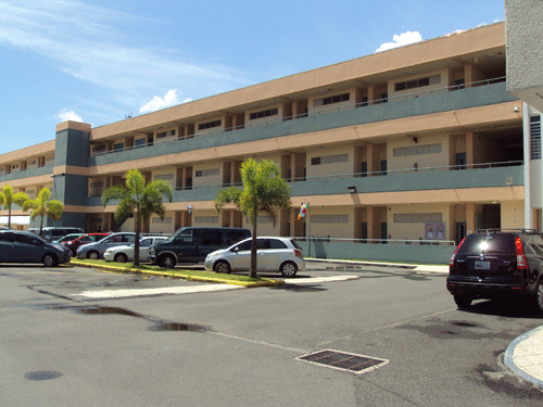 Entre nuestros ofrecimientos tenemos:
• Coro
• Equipos de "Volleyball", "Soccer" y Baloncesto
• Ofrecemos tutorias de 3:00PM/4:00PM
• Estudio extendido hasta las 5:30 PM
• Currículo en Inglés ABEKA