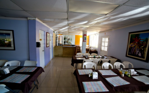 Hotel Restaurante Monte Río
• Bodas
• Cumpleaños
• Aniversario
• Actividades eclesiásticas
• Político
• Familiares
• Buffet de Almuerzo
• Desayuno continental
• Televisión
• Aire acondicionado
• Entre otros