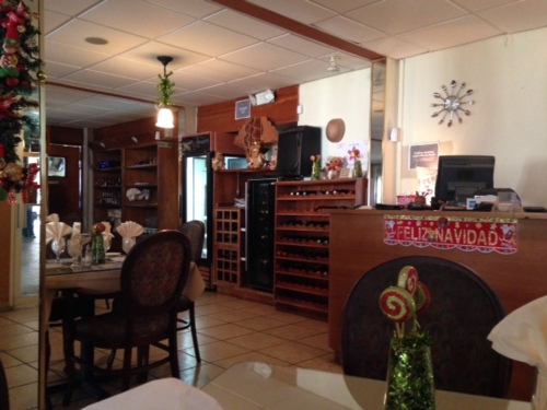                                                                                             • Comida criolla, puertorriqueña, con excelentes cortes de carne. 
• Salón de actividades, barca y billares.
                                                                                    