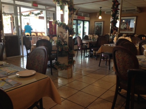                                                                                             • Comida criolla, puertorriqueña, con excelentes cortes de carne. 
• Salón de actividades, barca y billares.
                                                                                    