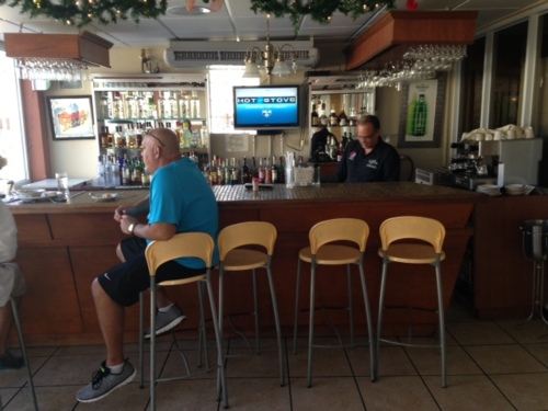                                                                                             • Comida criolla, puertorriqueña, con excelentes cortes de carne. 
• Salón de actividades, barca y billares.
                                                                                    