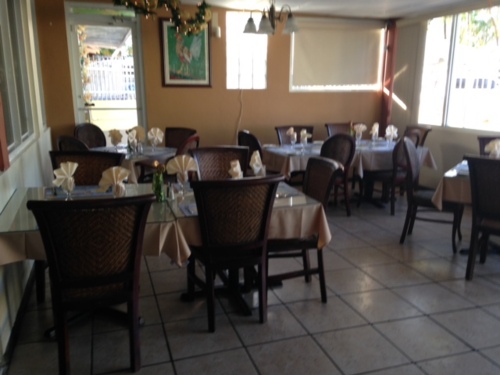                                                                                             • Comida criolla, puertorriqueña, con excelentes cortes de carne. 
• Salón de actividades, barca y billares.
                                                                                    