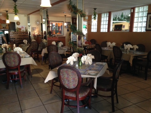                                                                                             • Comida criolla, puertorriqueña, con excelentes cortes de carne. 
• Salón de actividades, barca y billares.
                                                                                    