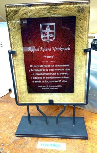                                                                                             •  Placas
•  Trofeos
•  Medallas
•  Cristales
•  Acrílicos
•  Placas en Cerámica
•  Artesanías
•  Pins
•  Sellos de goma
•  Cintas
•  Bolígrafos
•  Cruzacalles/Banners
•  Rótulos
•  Mesh
•  Viniles
•  Micro Perforados
•  D-Boards
•  Sintra
•  Stand banners
•  Rotulación Autos
                                                                                    