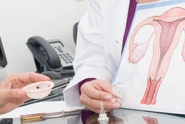 • Orientación sobre los anticonceptivos
• Problemas de menstruación
• Menopausia
• Laparoscopía
• Trastorno menstrual (alteraciones del sangrado menstrual, sangrado abundante, retraso menstrual,
• Miomatosis uterina (tumores del útero)
• Tumor o quistes del Ovario
• Problemas de vías urinarias: Incontinencia urinaria, infección vías urinarias, salida involuntaria de orina a los esfuerzos, urgencia urinaria
• Entre otros