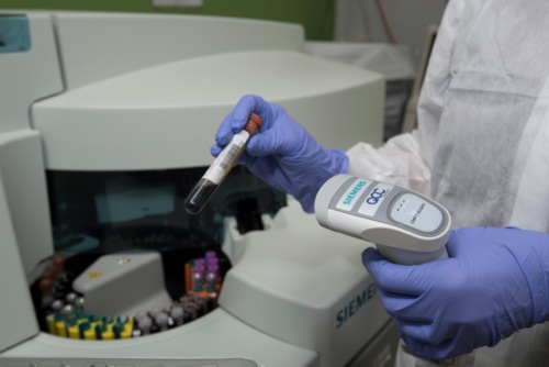                                                                                             • Pruebas clínicas:  Hematología, química, serología, inmunología. 
• Pruebas de Matrimonio
• Pruebas de Dopaje  a Individuos y Empresas
• Servicio en el Hogar y/o Empresas. 
• Pruebas de Influenza A y B, Niveles de Plomo, Vitamina D, Hormonas, Coagulación, Hemoglobina (WIC).
• La mayoría de los resultados son reportados el mismo día.
                                                                                    