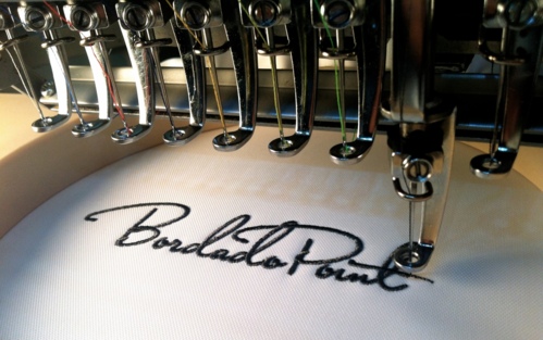 • Camisas
• Camisetas y uniformes subliminados
• Bordados
• Estampados
• Transferencias y Serigrafía