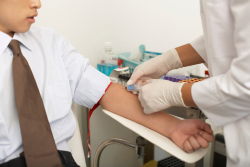 Banco de sangre
Tu Donación podría salvar alguno de tus seres querido, donar es sumamente sencillo, llámanos y te orientamos.
Somos el único banco de sangre en todo el Este de Puerto Rico. Abierto desde 1993. Servimos a todos los hospitales del área Este.