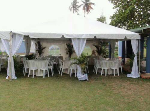                                                                                             Entre nuestros productos tenemos sillas, mesas, columnas, carpas "covers", manteles, topes, rodapiés.

Ahora también mesas y columnas iluminadas.

Sillas en Resina (Doradas y Plata)
                                                                                    