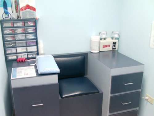 Exámenes de rutina y especializados en las siguientes áreas:
• Análisis clínicos y bacteriológicos
• Serología
• Urinálisis
• Hematología
• Parasitología
• Endocrinología
• Coagulación
• Pruebas para certificados médicos: sangre, orina y tuberculosis
• Pruebas de embarazo
• Pruebas de drogas
• Prueba de Influenza A y B
• Química Clínica
• Inmunohematología
• Exámenes de rutina y especializados
• Contamos con un programa de referencia para los laboratorios que por su complejidad no pueden realizar algunos exámenes.
• Atención centrada a las necesidades de los pacientes, ofreciendo un tiempo de respuesta rápido en los resultados de los exámenes. Recolección diaria de muestras por un mensajero. Remisión de exámenes de alta complejidad para ser realizados por otro laboratorio en el área metro.
• Ofrecemos servicios al Hogar a envejecientes y personas con impedimentos.