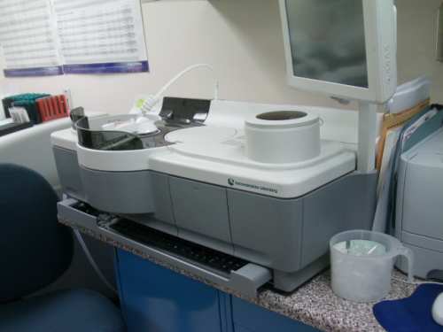 Exámenes de rutina y especializados en las siguientes áreas:
• Análisis clínicos y bacteriológicos
• Serología
• Urinálisis
• Hematología
• Parasitología
• Endocrinología
• Coagulación
• Pruebas para certificados médicos: sangre, orina y tuberculosis
• Pruebas de embarazo
• Pruebas de drogas
• Prueba de Influenza A y B
• Química Clínica
• Inmunohematología
• Exámenes de rutina y especializados
• Contamos con un programa de referencia para los laboratorios que por su complejidad no pueden realizar algunos exámenes.
• Atención centrada a las necesidades de los pacientes, ofreciendo un tiempo de respuesta rápido en los resultados de los exámenes. Recolección diaria de muestras por un mensajero. Remisión de exámenes de alta complejidad para ser realizados por otro laboratorio en el área metro.
• Ofrecemos servicios al Hogar a envejecientes y personas con impedimentos.