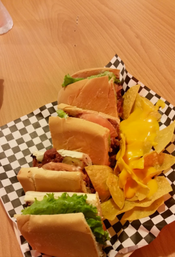                                                                                             Pizzería
Restaurante
Comida Criolla
                                                                                    