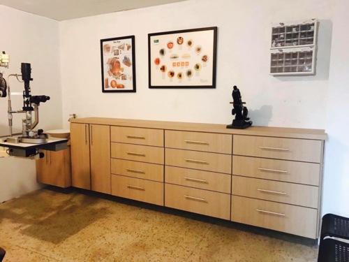                                                                                             • Espejuelos 
• Lentes de contactos
• Gafas de sol
• Accesorios
• Examen de la Vista desde los 2 años
• Monturas recetadas
• Monturas de niños
• Puedes traer tu receta
                                                                                    