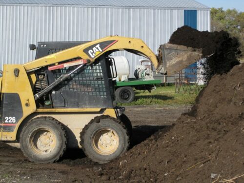 • Reciclaje de paletas de madera
• Trituración de paletas, madera y otros
• Transportación de desperdicios sólidos no peligrosos
• Transporte de carga terrestre
• Renta de equipo pesado
• Movimiento de tierra
• Excavaciones