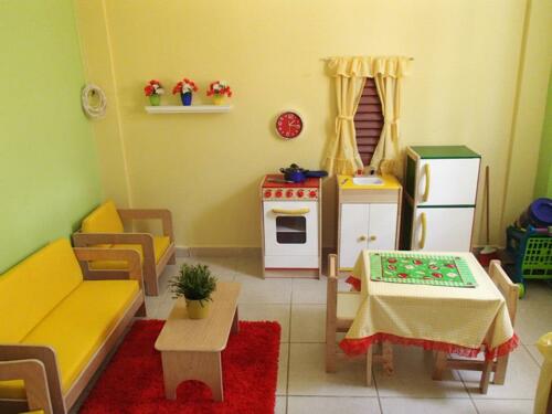 *Facilidades recreativas
*Desayuno y almuerzo
*Grupos pequeños e individualizados
*Filosofía educativa basada en el amor y los valores