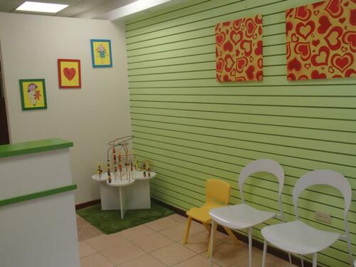 *Facilidades recreativas
*Desayuno y almuerzo
*Grupos pequeños e individualizados
*Filosofía educativa basada en el amor y los valores