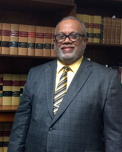 Servicios de consultoría, asesoría y representación legal en Derecho Civil en general, Obligaciones y Contratos, Bienes Raíces, Notaria, Sucesiones y Herencias; Derecho Corporativo, Comercial y Mercantil, Financiero; Derecho Cooperativo, legislación cooperativa, Regulaciones de COSSEC; Derecho de Seguros; Derecho Laboral, regulaciones del Departamento del Trabajo; Derecho de Marcas entre otros.