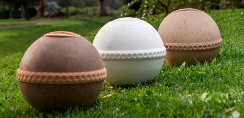 • Pre-arreglos funerales
• Cremación
• Cómodas y amplias facilidades
• Servicio las 24 horas
Entierros Verdes:
• Urnas Geos - 100% biodegradable, destinada para depositar las cenizas en todo tipo de terreno
• Urnas Nu - 100% biodegradable y totalmente saludable , destinada para depositar las cenizas en el mar
• Urnas Samsara - 100% biodegradable y totalmente saludable, destinada para depositar las cenizas en ríos, lagunas o estuarios