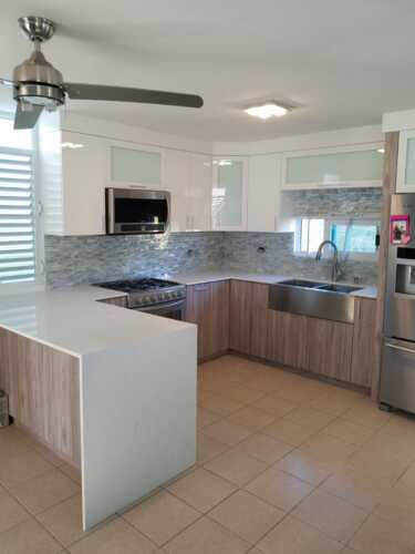 • Gabinetes de cocina
• Muebles de baño
• Camas de Pared
• Topes en Granito
• Cuarzo
• Muebles de Oficina
• Trabajos Comerciales
• Trabajamos en PVC y Madera de alta calidad
• Facias en PVC
• y Más
¡Todo hecho en Puerto Rico 100% Madera!