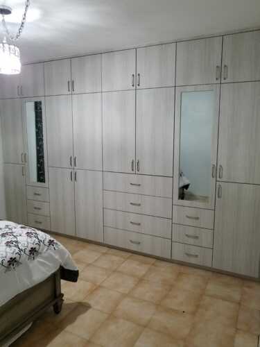 • Gabinetes de cocina
• Muebles de baño
• Camas de Pared
• Topes en Granito
• Cuarzo
• Muebles de Oficina
• Trabajos Comerciales
• Trabajamos en PVC y Madera de alta calidad
• Facias en PVC
• y Más
¡Todo hecho en Puerto Rico 100% Madera!