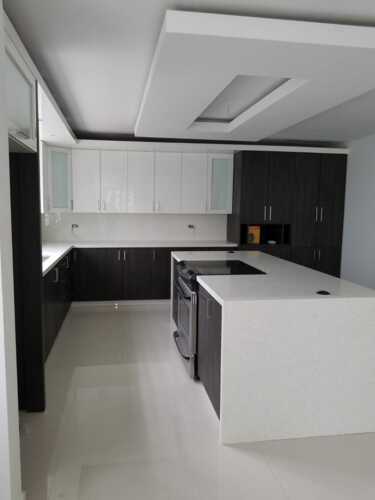 • Gabinetes de cocina
• Muebles de baño
• Camas de Pared
• Topes en Granito
• Cuarzo
• Muebles de Oficina
• Trabajos Comerciales
• Trabajamos en PVC y Madera de alta calidad
• Facias en PVC
• y Más
¡Todo hecho en Puerto Rico 100% Madera!