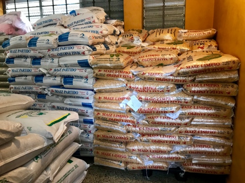                                                                                             • Equipo para montar y todo lo relacionado con caballos
• Productos veterinarios, medicamentos , vitaminas y suplementos
• Productos agrícolas y de jardinería
• Herbicidas 
• Todo tipo de alimento para animales
• Comida de perros y gatos Purina One, ProPlan y Royal Cannin entre otras marcas
• Insecticidas
                                                                                    