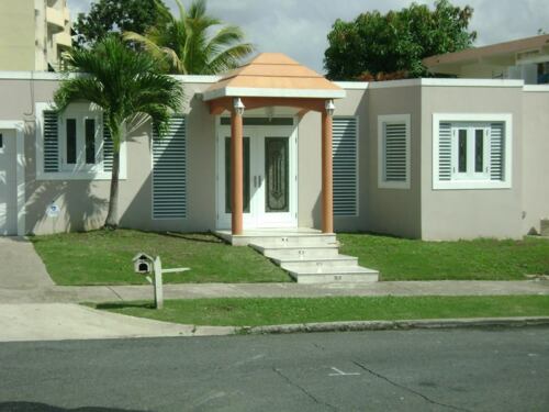 Puertas y Ventanas de Seguridad
• Puertas Garaje y Closets
• Ventanas Projected, Screens
• Cerraduras de Seguridad
• Fachadas Comerciales