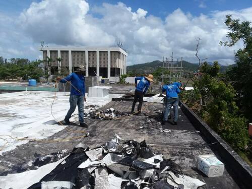 • Ofrecemos servicios residenciales y comerciales. Financiamiento disponible.
• Remoción de equipos en el techo
• Limpieza de drenajes
• Arreglo de empozamientos
• Canales
• Lavado a presión
• Membranas industriales de la compañía DANOSA, con garantías desde 5 a 15 años.