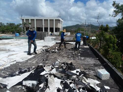 • Ofrecemos servicios residenciales y comerciales. Financiamiento disponible.
• Remoción de equipos en el techo
• Limpieza de drenajes
• Arreglo de empozamientos
• Canales
• Lavado a presión
• Membranas industriales de la compañía DANOSA, con garantías desde 5 a 15 años.