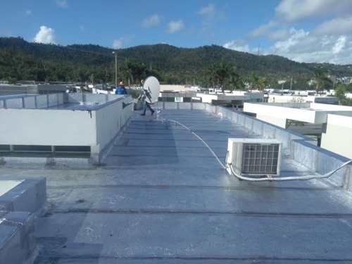 • Ofrecemos servicios residenciales y comerciales. Financiamiento disponible.
• Remoción de equipos en el techo
• Limpieza de drenajes
• Arreglo de empozamientos
• Canales
• Lavado a presión
• Membranas industriales de la compañía DANOSA, con garantías desde 5 a 15 años.