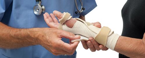                                                                                             •  Operaciones
•  Reemplazo
•  Artroscopia
•  Fracturas
•  Artritis
•  Osteoroscopía
•  Medicina deportiva
•  Densitometría ósea
•  Especialista en todo el cuerpo
•  Yeso a prueba de agua
•  Cirugía reconstructiva
•  Yeso impermeable
                                                                                    