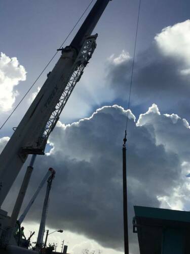                                                                                             • La versátil grúa de 350 Toneladas de capacidad con 197 pies de puntal “full power”, y con hasta 62 pies de jiba adicionales "swingaway extensión" ó 69-200 pies “luffing jib”.

• Grúas de Todo Terreno agreste (cherry pickers) con diversas capacidades. 

• Grúas hidráulicas de 70 Toneladas, con 138 pies de puntal “full power” y 56 pies de jiba tipo “swing-a away”.  Debido a su ancho así como su sistema de viraje en todas sus ruedas la hacen ideal para lograr acceso a lugares incómodos entre otras...
                                                                                    