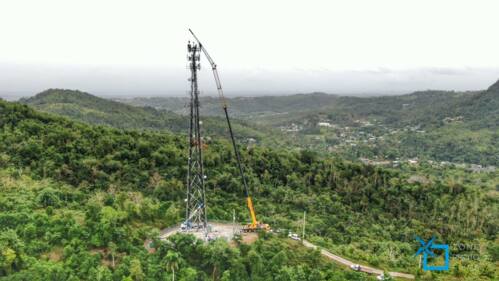                                                                                             • La versátil grúa de 350 Toneladas de capacidad con 197 pies de puntal “full power”, y con hasta 62 pies de jiba adicionales "swingaway extensión" ó 69-200 pies “luffing jib”.

• Grúas de Todo Terreno agreste (cherry pickers) con diversas capacidades. 

• Grúas hidráulicas de 70 Toneladas, con 138 pies de puntal “full power” y 56 pies de jiba tipo “swing-a away”.  Debido a su ancho así como su sistema de viraje en todas sus ruedas la hacen ideal para lograr acceso a lugares incómodos entre otras...
                                                                                    