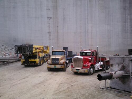                                                                                             • La versátil grúa de 350 Toneladas de capacidad con 197 pies de puntal “full power”, y con hasta 62 pies de jiba adicionales "swingaway extensión" ó 69-200 pies “luffing jib”.

• Grúas de Todo Terreno agreste (cherry pickers) con diversas capacidades. 

• Grúas hidráulicas de 70 Toneladas, con 138 pies de puntal “full power” y 56 pies de jiba tipo “swing-a away”.  Debido a su ancho así como su sistema de viraje en todas sus ruedas la hacen ideal para lograr acceso a lugares incómodos entre otras...
                                                                                    