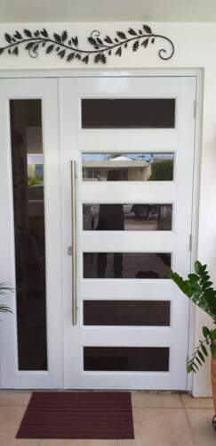                                                                                             Puertas de closet:
 
•  Espejo regular
•  Espejo blanco 
•  PVC 
• Fórmica
•  Variedad de puertas de screens y screens en diferentes tamaños y material de tela
•  Fabricamos puertas de garaje 
•  Somos representantes de la línea Liftmaster
•  Venta con o sin instalación

¡Estimados Gratis!
                                                                                    