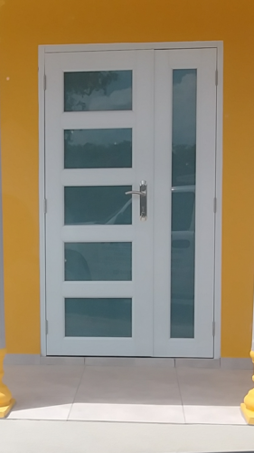                                                                                             Puertas de closet:
 
•  Espejo regular
•  Espejo blanco 
•  PVC 
• Fórmica
•  Variedad de puertas de screens y screens en diferentes tamaños y material de tela
•  Fabricamos puertas de garaje 
•  Somos representantes de la línea Liftmaster
•  Venta con o sin instalación

¡Estimados Gratis!
                                                                                    