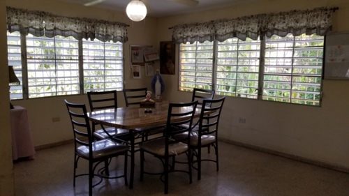 • Habitaciones con o sin acondicionador de aire
• Visita de médico
• Trabajadora Social
• Servicios de laboratorios y farmacia
• Menú certificado por nutricionista
• Personal adiestrado en el cuidado de ancianos
• Terapia física, ocupacional y respiratoria
• Tratamiento de úlceras
• Actividades recreativas
• Enfermera graduada
• Administración de Medicamentos
• Generador eléctrico y cisternas
• Personal adiestrado en el cuidado de ancianos
• Horario de Oficina: 10:00 AM - 3:00 PM