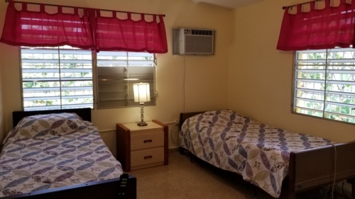 • Habitaciones con o sin acondicionador de aire
• Visita de médico
• Trabajadora Social
• Servicios de laboratorios y farmacia
• Menú certificado por nutricionista
• Personal adiestrado en el cuidado de ancianos
• Terapia física, ocupacional y respiratoria
• Tratamiento de úlceras
• Actividades recreativas
• Enfermera graduada
• Administración de Medicamentos
• Generador eléctrico y cisternas
• Personal adiestrado en el cuidado de ancianos
• Horario de Oficina: 10:00 AM - 3:00 PM