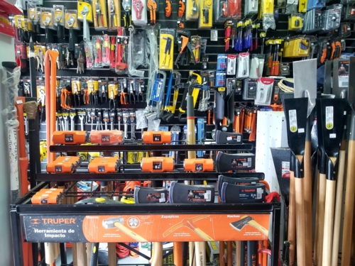 • Miscelánea de ferreteria
• Articulos para plomeria y electricidad
• Copia de llaves
• Pintura 5,000 colores a escoger
• Selladores de techo